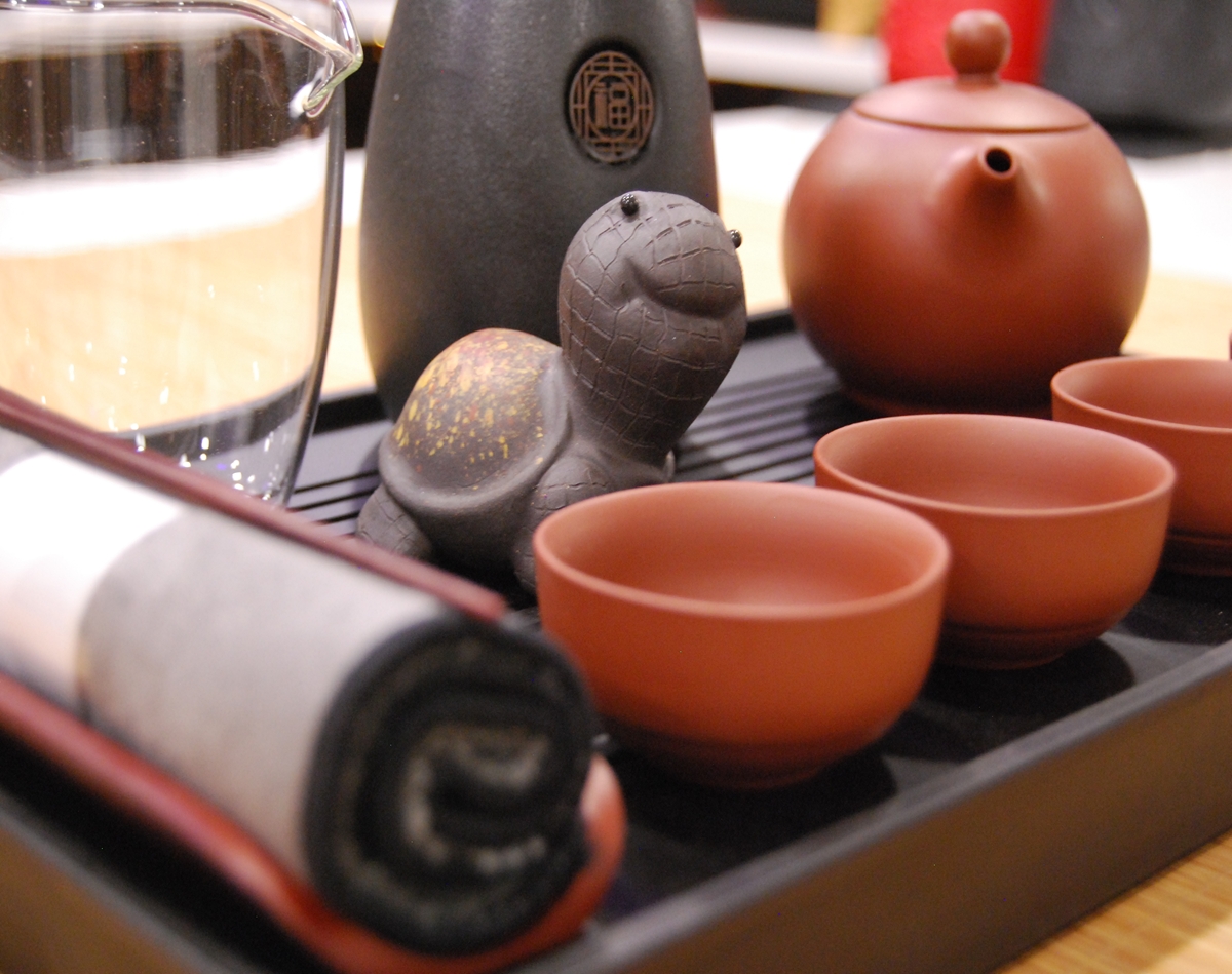 The Grounded Ritual Set arranged for ceremonial tea practice with bamboo scoop, towel, cups, and teapot